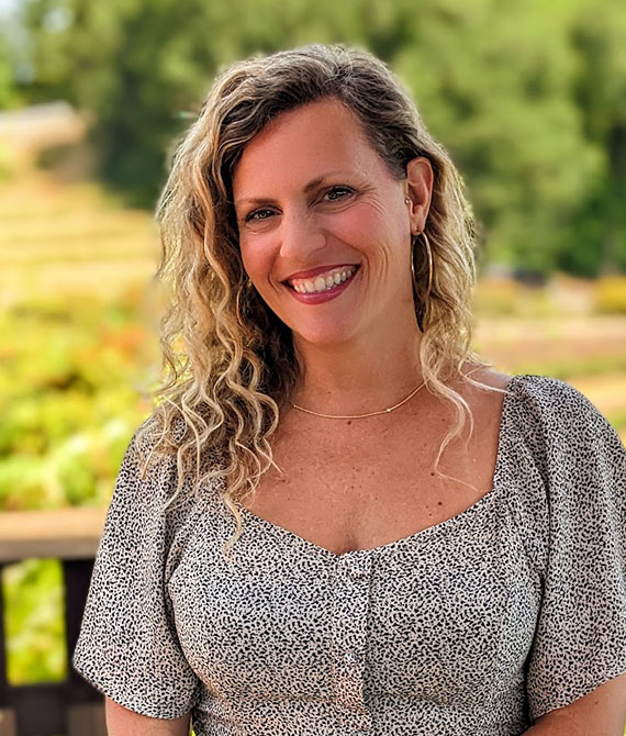 Allyson Niven headshot - wine club manager team